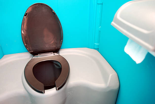 Best Portable restroom trailer rental  in Hollister, MO